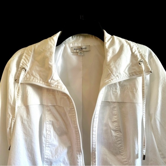 STUDIO WORKS, WOMENS, WHITE COTTON WINDBREAKER. FULLY LINED. SIZE 1X - Picture 6 of 10